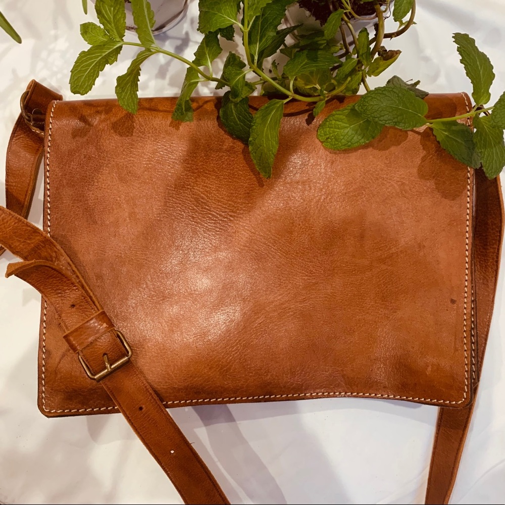 Distressed Leather Messenger/Shoulder/Laptop Bag